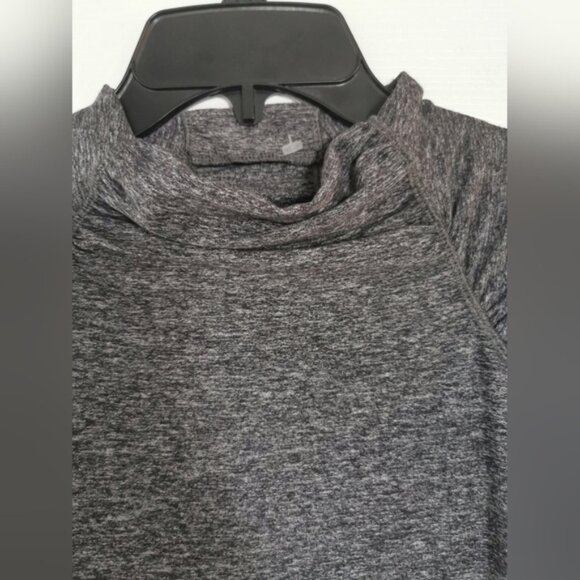 Lululemon Long sleeve tshirt Gray Ptp 18 size Medium Great pre worn conditio - Picture 4 of 8